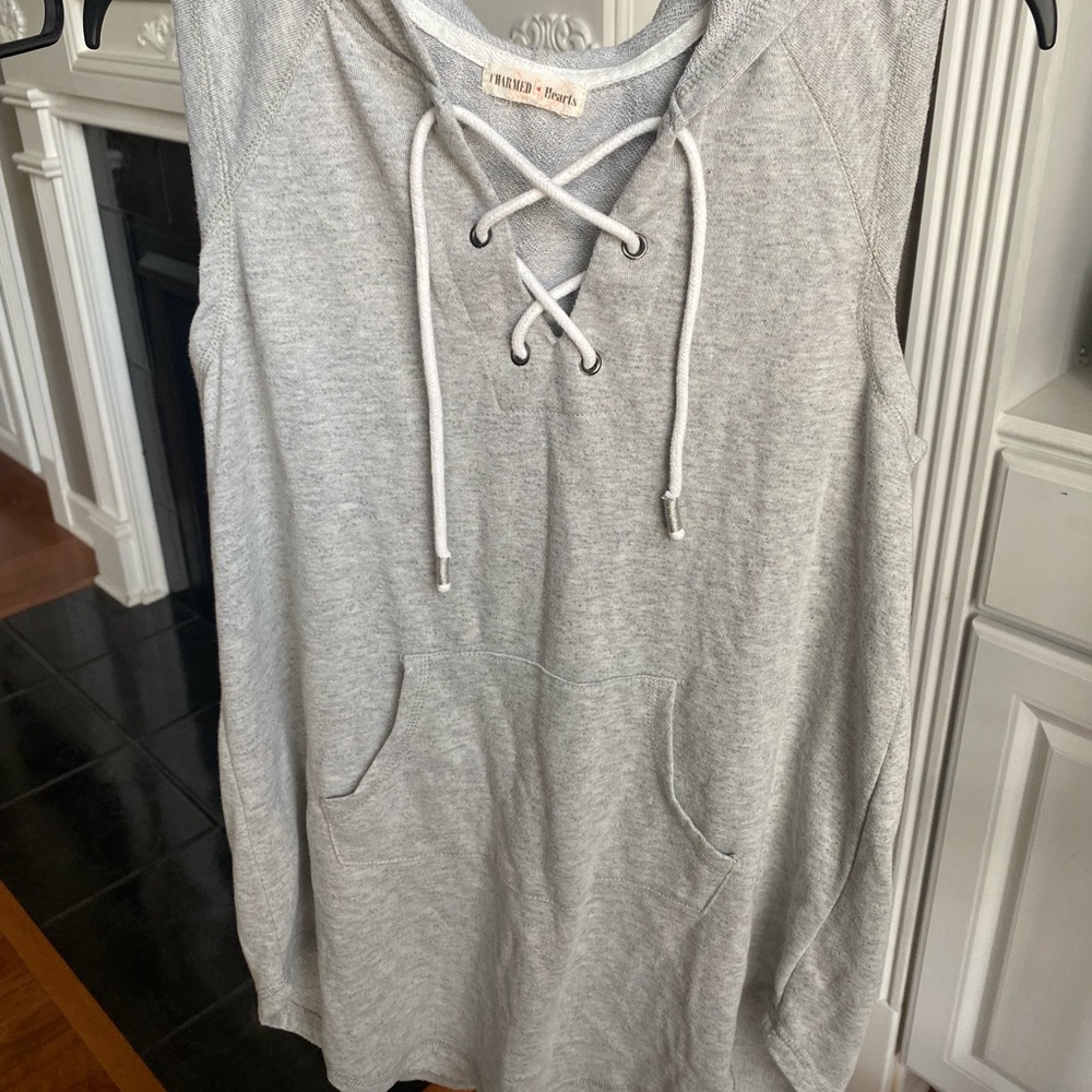 Medium sleeveless workout top with hood